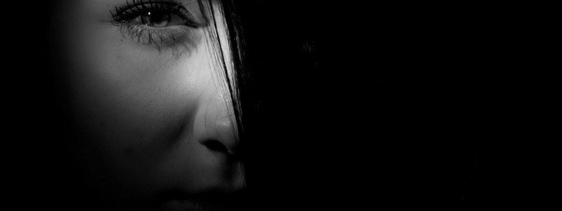 Black and white dark eye 37315